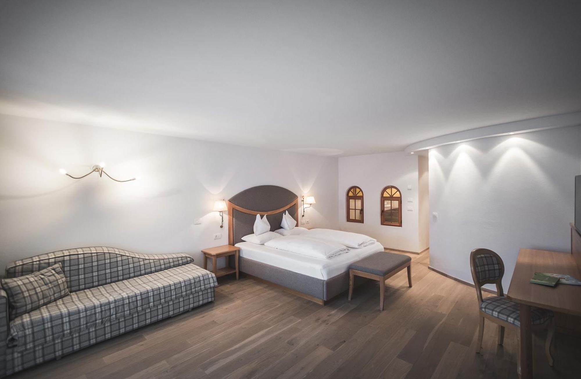 Hotel Alpenhof Rasùn di Sotto Esterno foto