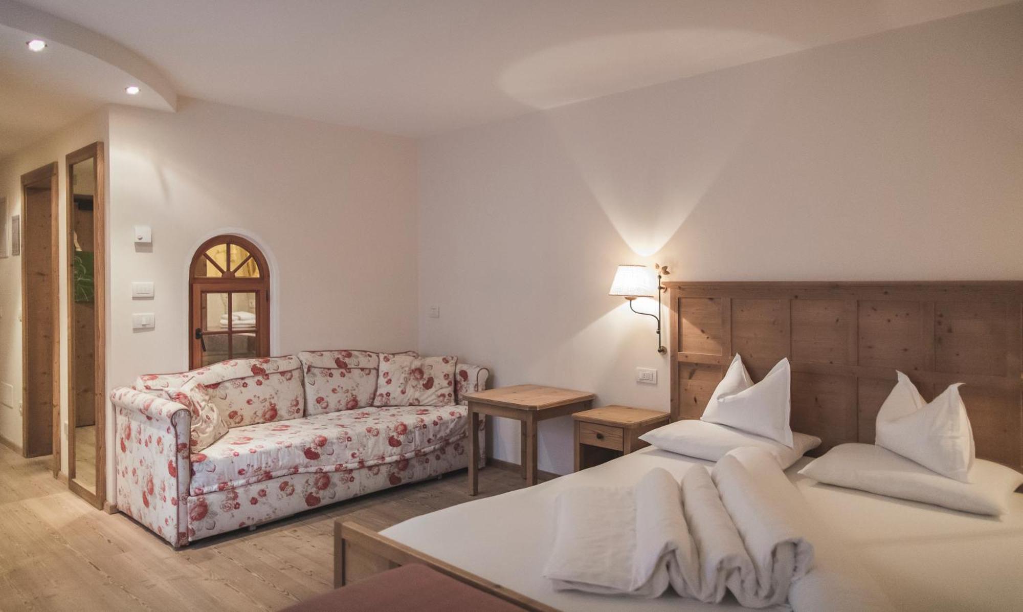 Hotel Alpenhof Rasùn di Sotto Esterno foto