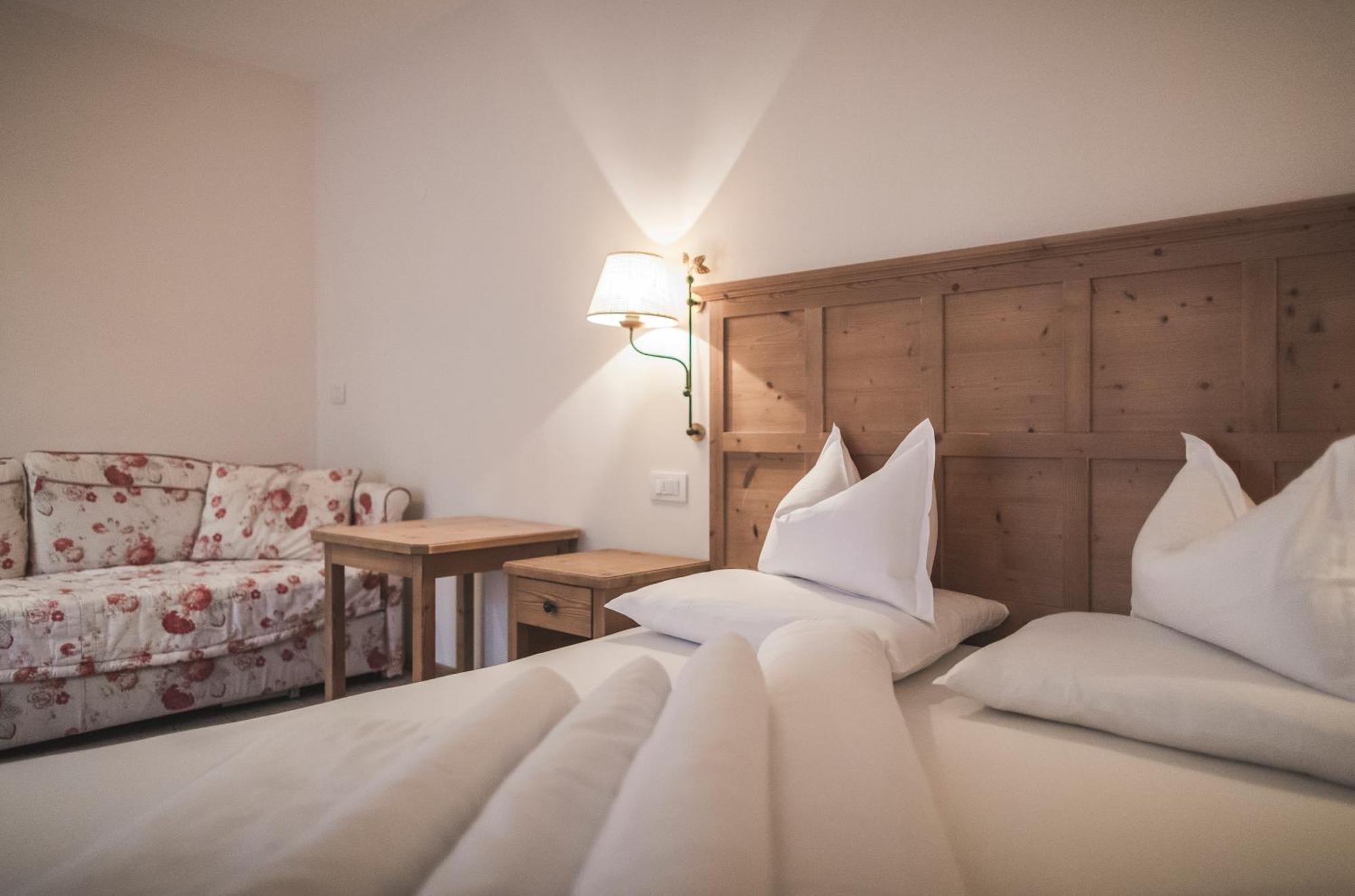 Hotel Alpenhof Rasùn di Sotto Esterno foto